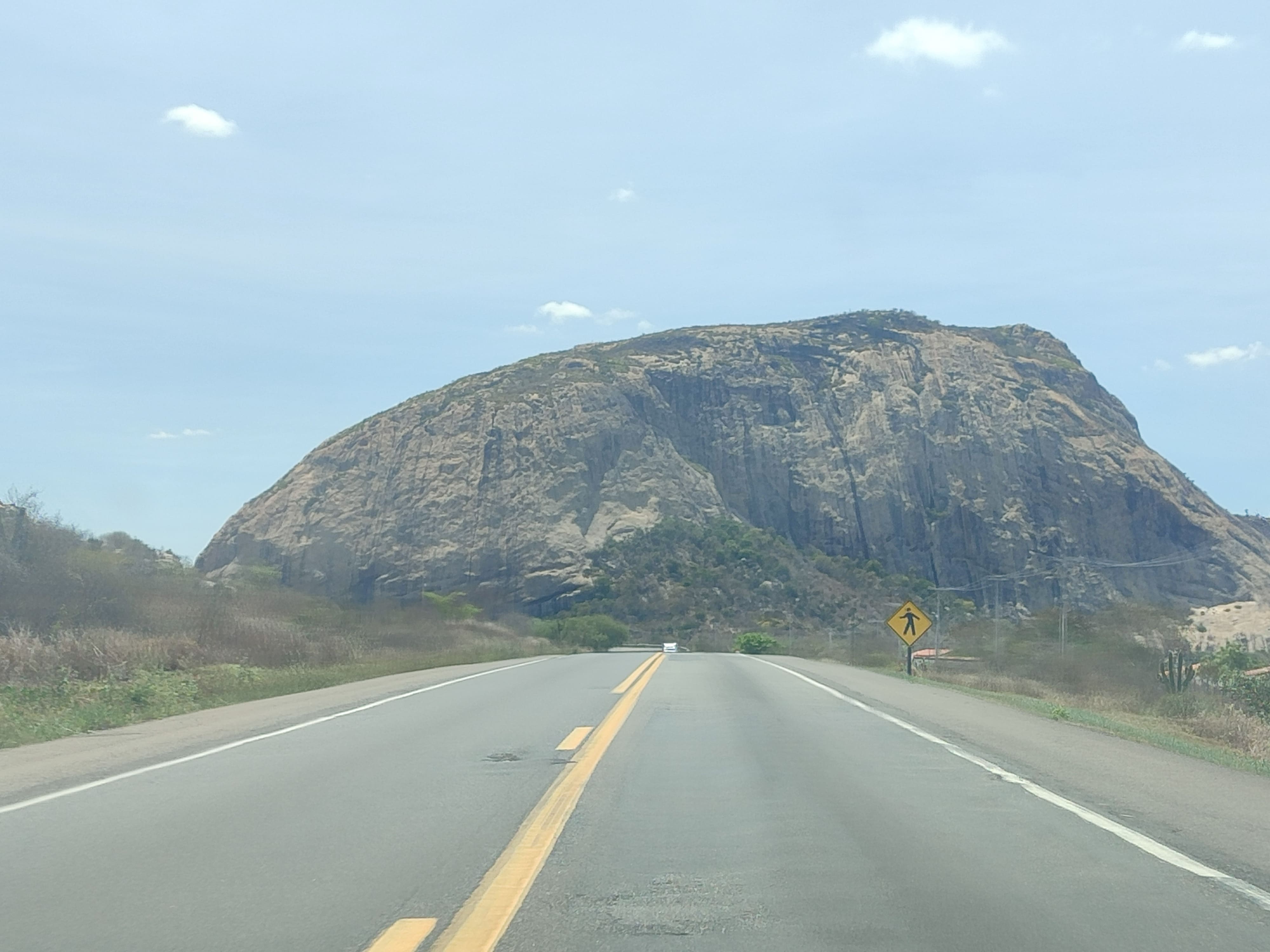 sisalgeo_topografia-morro-inselberg.jpg